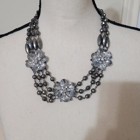 Lane Bryant Beautiful Flower Bling Necklace Used...Bougie !!!..strand beads miss - Picture 7 of 11